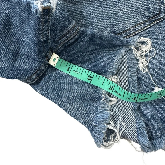 Wild Fable women's size 16 high rise mom shorts distressed - Picture 3 of 4
